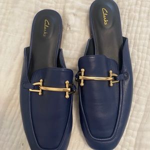 Navy blue leather Clark’s mules